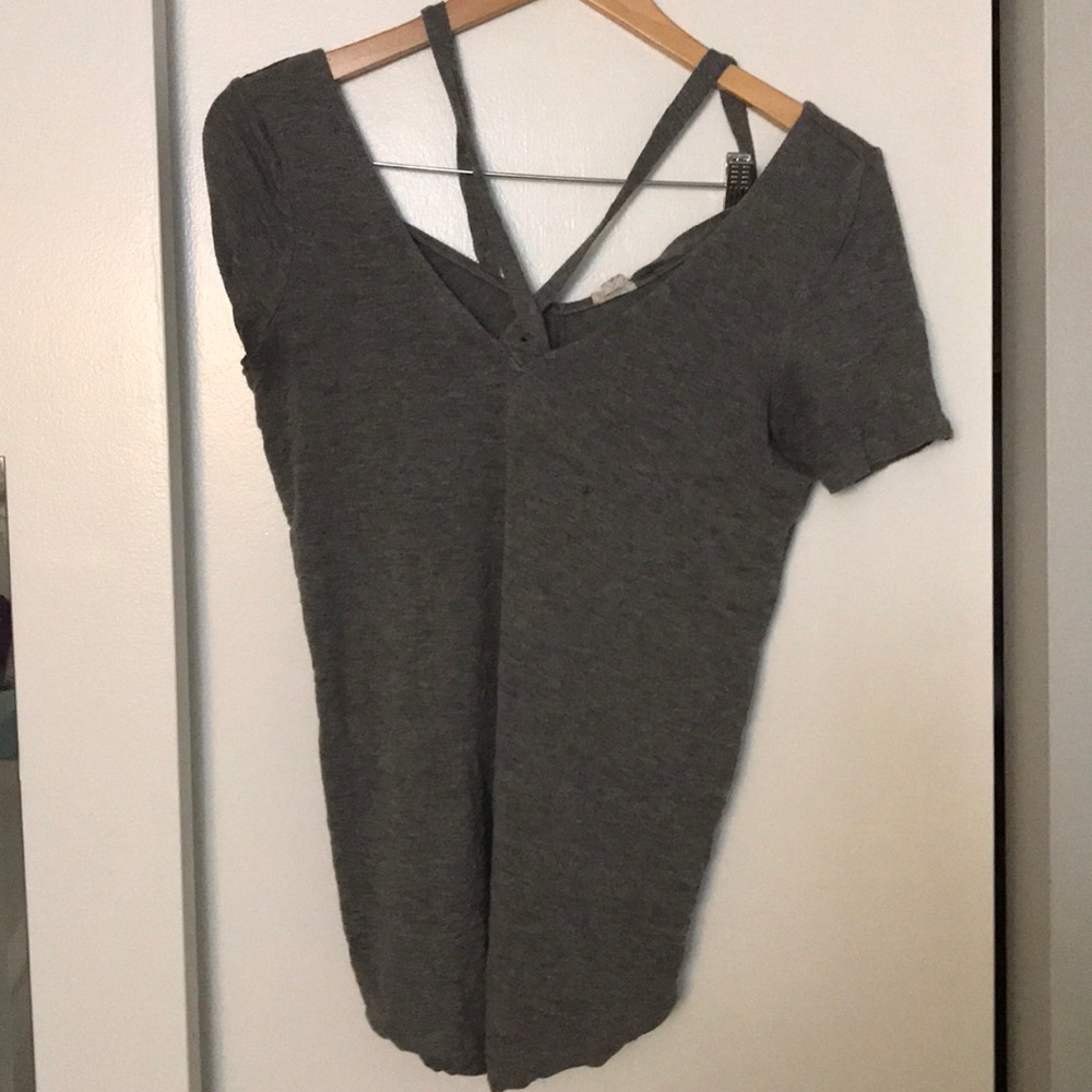 grey tee